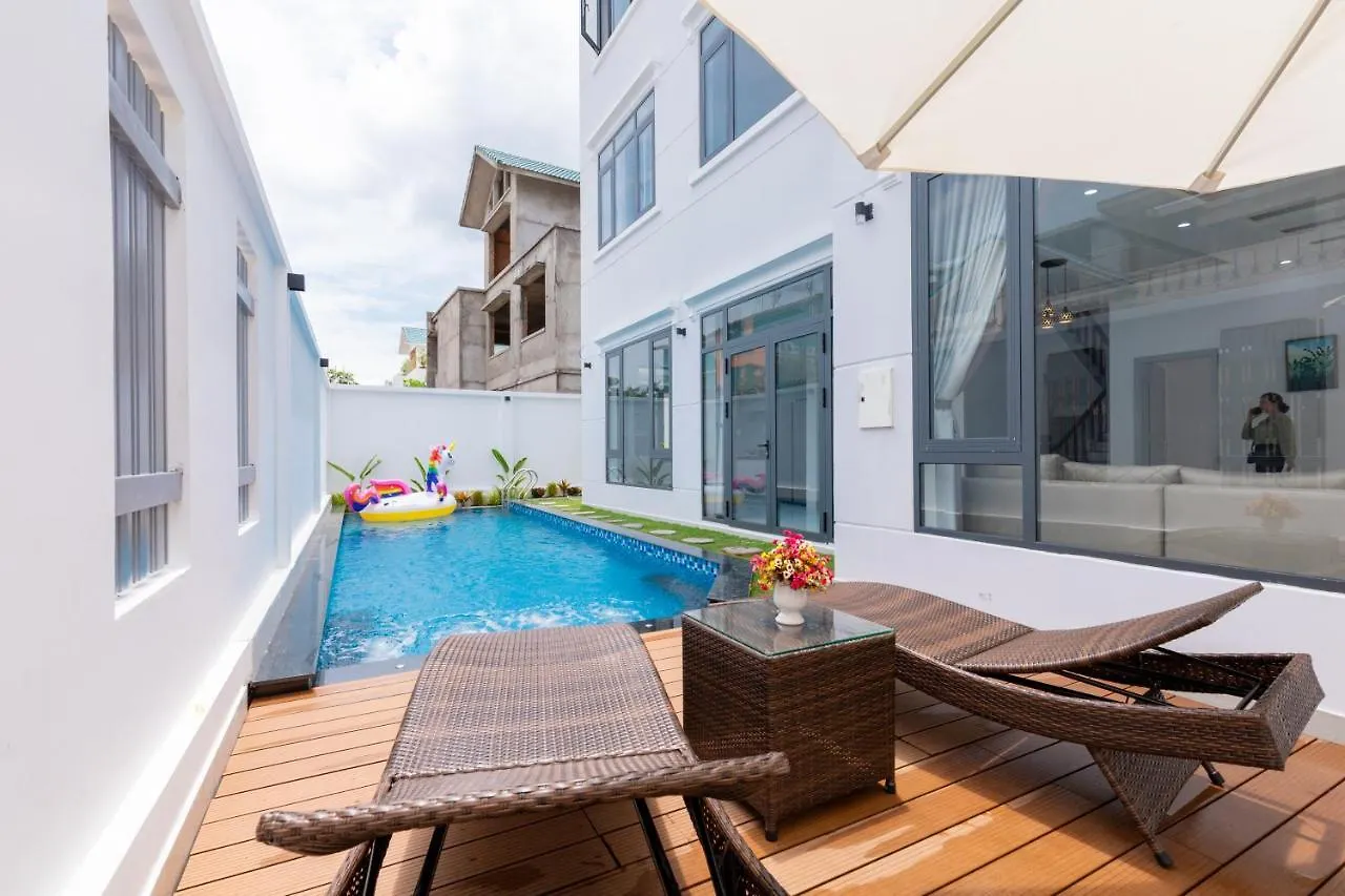 Palm Villa 10 - Luxury Pool Villa 6 Rooms & Billiard Vung Tau Vietnam