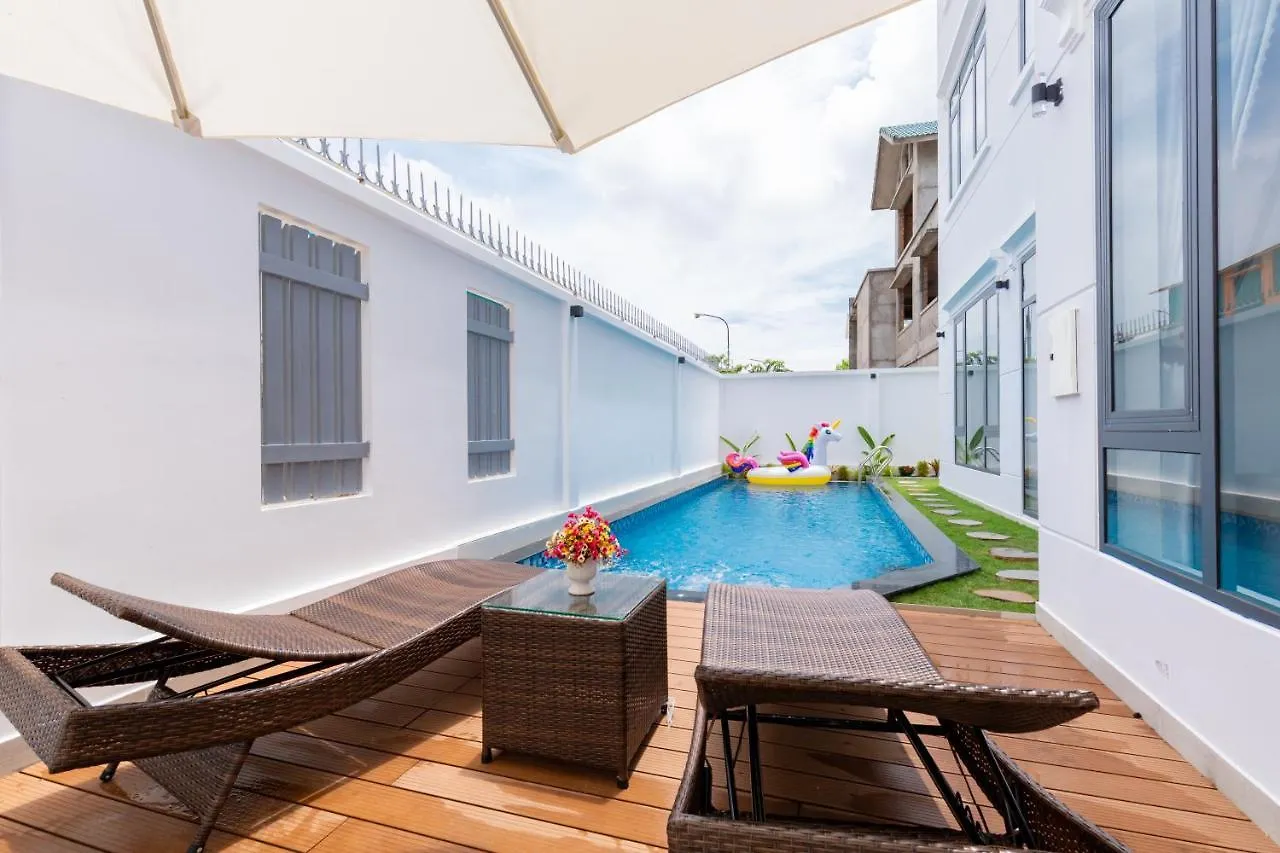 Palm Villa 10 - Luxury Pool Villa 6 Rooms & Billiard Vung Tau