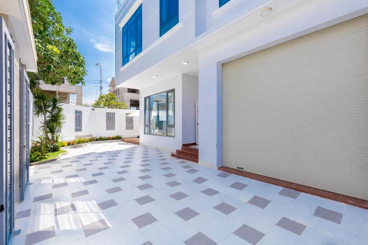 Palm Villa 10 - Luxury Pool Villa 6 Rooms & Billiard Vung Tau