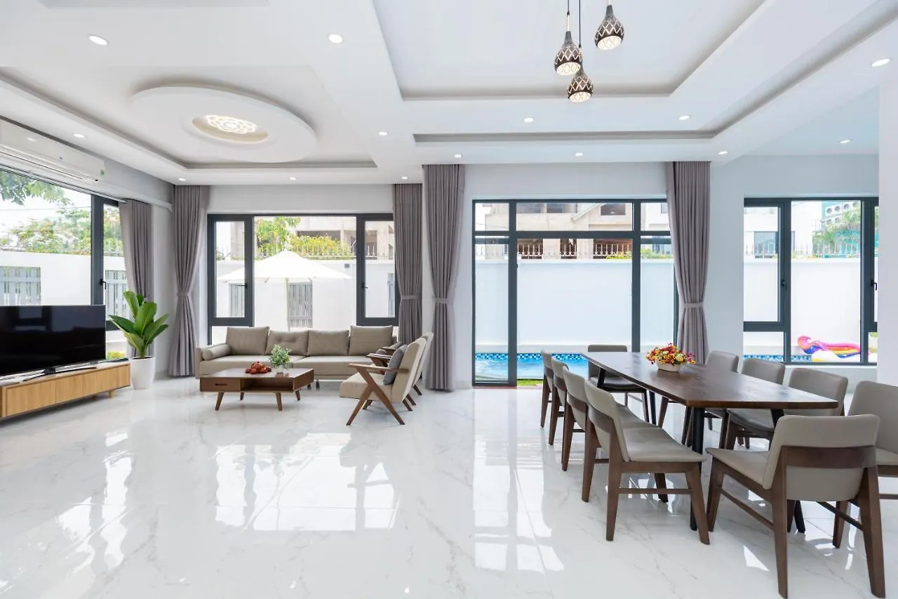 Palm Villa 10 - Luxury Pool Villa 6 Rooms & Billiard Vung Tau