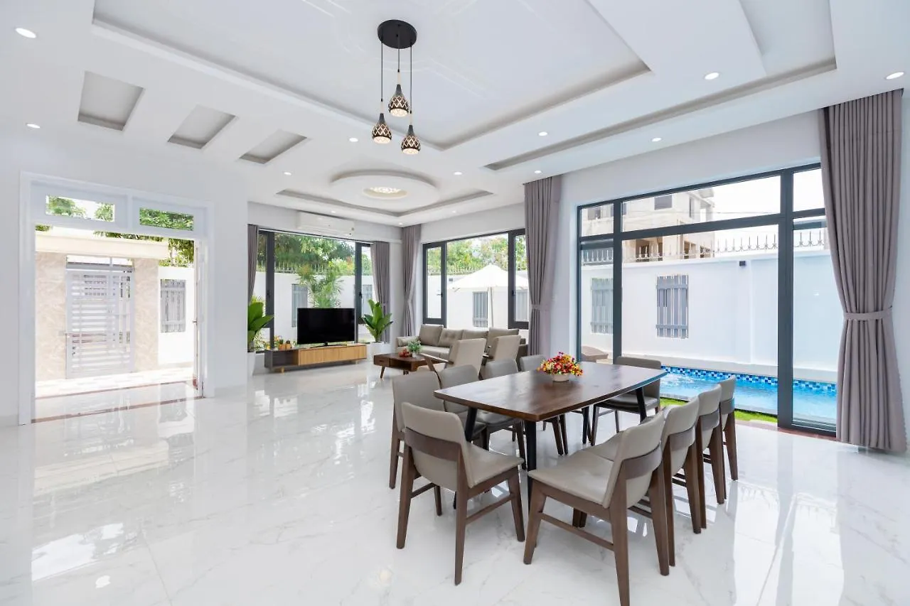 Palm Villa 10 - Luxury Pool Villa 6 Rooms & Billiard Vung Tau