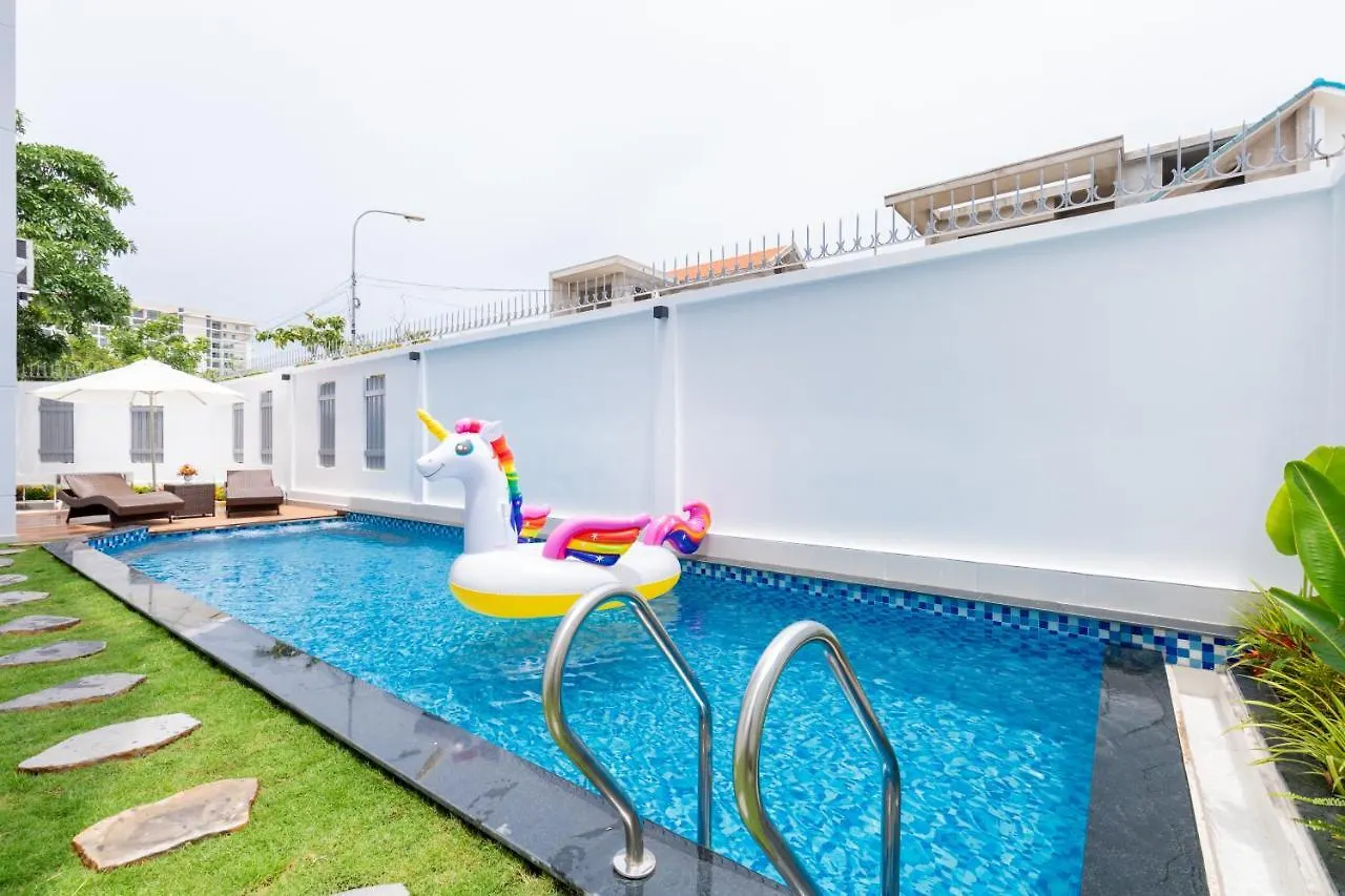 Palm Villa 10 - Luxury Pool Villa 6 Rooms & Billiard Vung Tau Vietnam