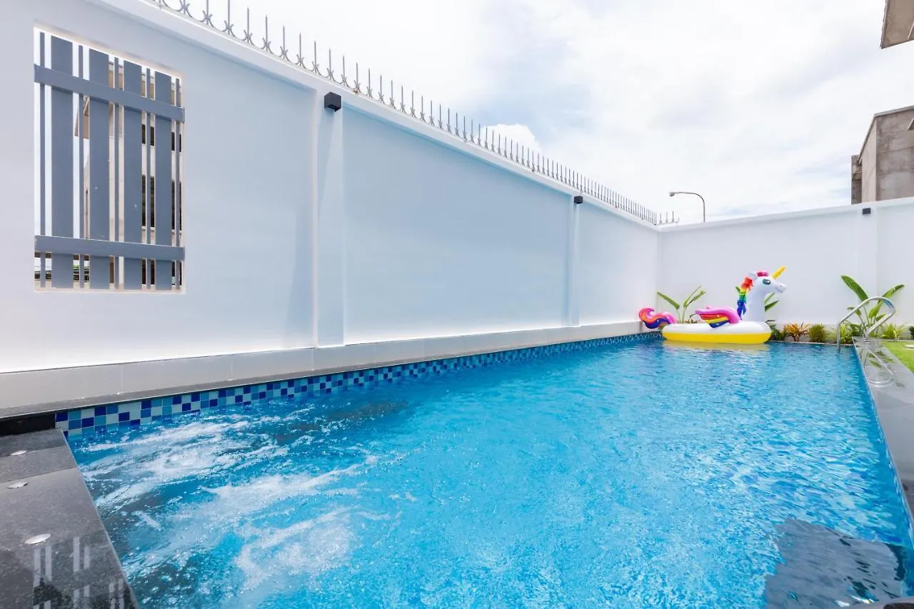 Palm Villa 10 - Luxury Pool Villa 6 Rooms & Billiard Vung Tau