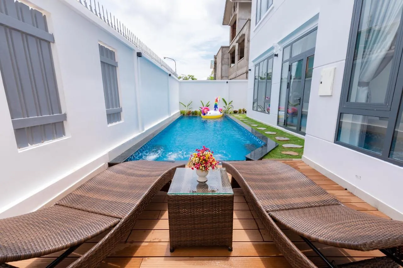 Palm Villa 10 - Luxury Pool Villa 6 Rooms & Billiard Vung Tau